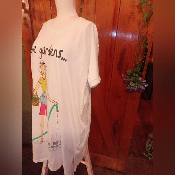 **Vintage** Simply Basic (Sleepwear) Graphic T-Shirt Dress with Gardening Print - Picture 4 of 9